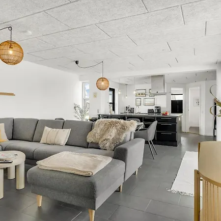 Hébergement de vacances Renovated With Enclosed Terrace, Centrally Located In Vorupor Thisted