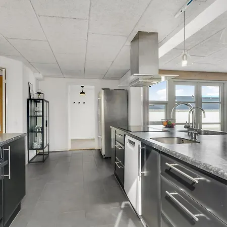 Hébergement de vacances Renovated With Enclosed Terrace, Centrally Located In Vorupor Thisted